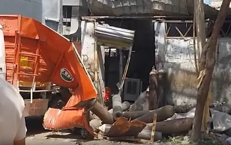 Okhla oxygen cylinder blast: 1 dead, several injured in Delhi