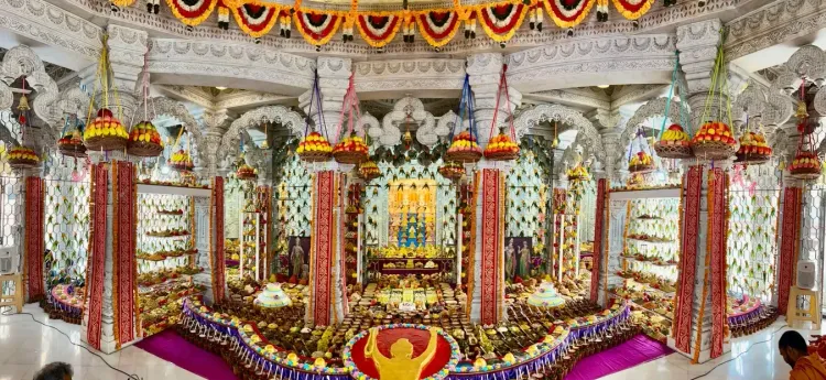How Did Delhi Celebrate Over 1,232 Sattvic Delicacies for Deities on the Annakut Festival at Swaminarayan Akshardham Mandir?