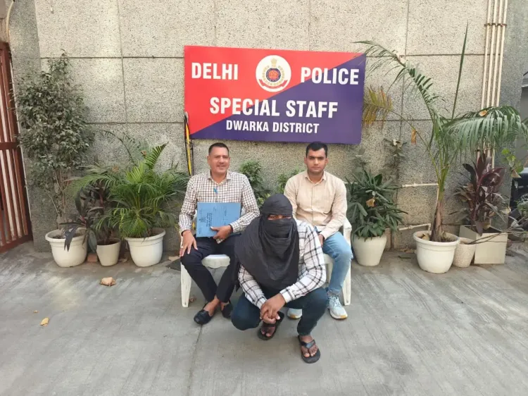 How did Delhi Police dismantle an interstate liquor smuggling network?