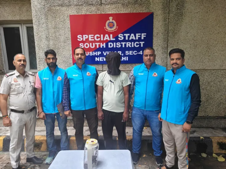 दिल्ली पुलिस ने देवली में कुख्यात बदमाश को दबोचा, देसी कट्टा और 2 जिंदा कारतूस बरामद