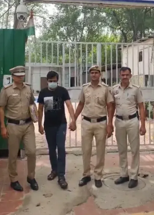 दिल्ली पुलिस ने IGI एयरपोर्ट से ₹60 लाख धोखाधड़ी के घोषित अपराधी मुकेश कुमार को दबोचा