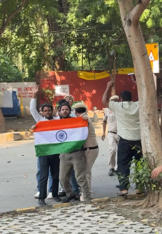 जंतर-मंतर प्रदर्शन: सीजेपी के सौरव दास और आशुतोष रांका को 5 दिन की न्यायिक हिरासत, अजिंक्य शिंदे रिहा