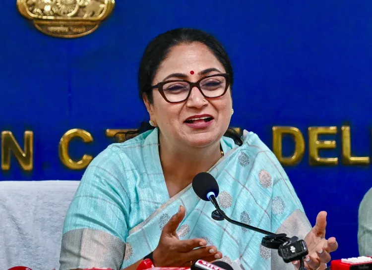 दिल्ली EV नीति 2026 अधिसूचित: 2030 तक हरित परिवहन का रोडमैप, दोपहिया विद्युतीकरण पर जोर