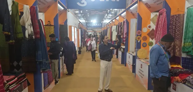 दिल्ली: क्या सरकारी सहयोग से कारीगरों में उत्साह बढ़ा है, ट्रेड फेयर में गुजरात के उत्पादों की मांग?
