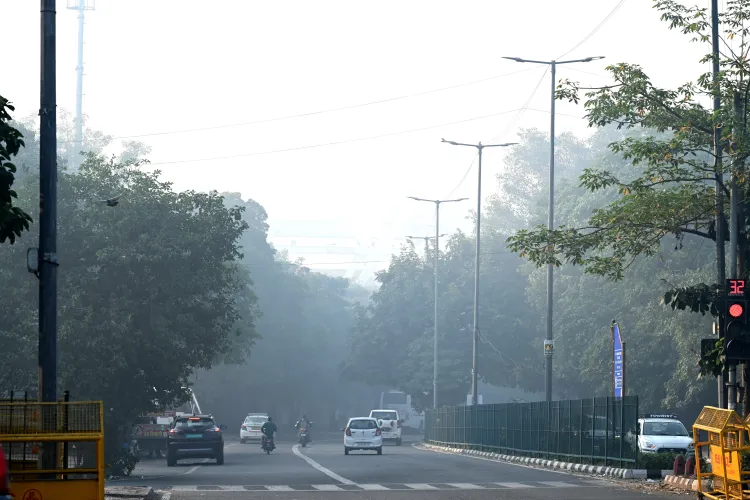 Is Delhi Experiencing Warmer Weather While AQI Remains in the ‘Poor’ Category?