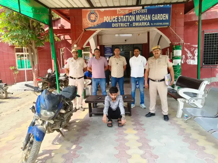 Significant Arrest in Dwarka: Thief Captured with Stolen Goods