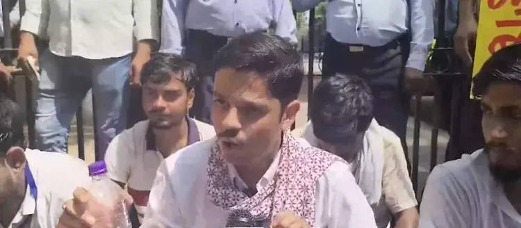 दिल्ली विश्वविद्यालय में पानी संकट: NSUI की 'पानी अधिकार यात्रा', वीसी को चेतावनी