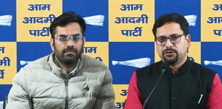 क्या दिल्ली विधानसभा में प्रदूषण पर हंगामा हुआ? 'आप' के 4 विधायक निलंबित