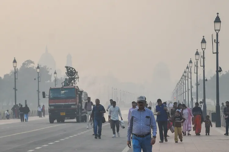 Is Delhi’s Air Quality Still Poor? IMD Issues Yellow Alert for Fog