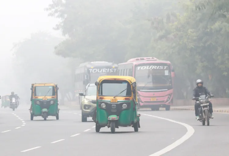 Is Dense Fog Affecting Delhi's Daily Life and Airport Operations?