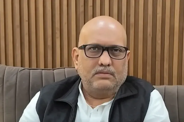 क्या देश में सभी को समान अधिकार मिलते हैं? जगद्गुरु रामभद्राचार्य की टिप्पणी पर अजय राय का जवाब