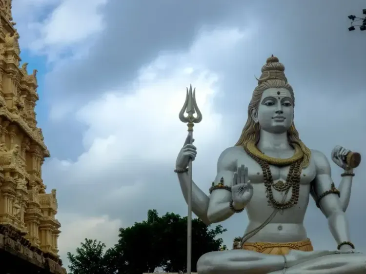 क्या देवरगट्टू मंदिर में भक्त युद्ध करते हैं भगवान शिव को प्रसन्न करने के लिए?