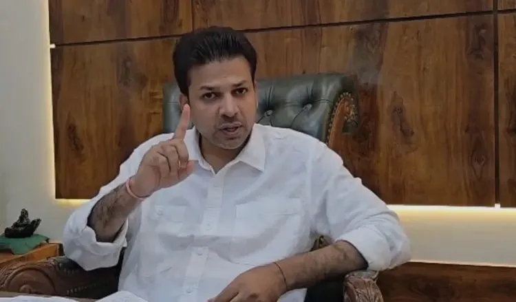 'लव एंड वॉर' सेट हादसा: एआईसीडब्ल्यूए ने भंसाली पर एफआईआर की माँग की, ₹1 करोड़ मुआवजे पर अड़ी