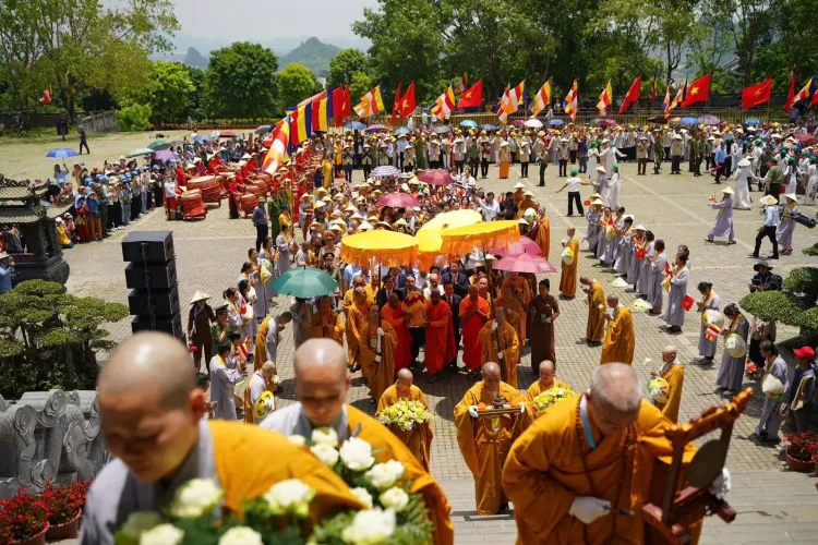 Did Devotees Pay Homage to the Sacred Relics of Lord Buddha at Bai Dinh Pagoda?
