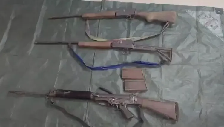 क्या धमतरी में आत्मसमर्पण कर चुकी महिला नक्सली की निशानदेही पर जंगलों से हथियार बरामद हुए?