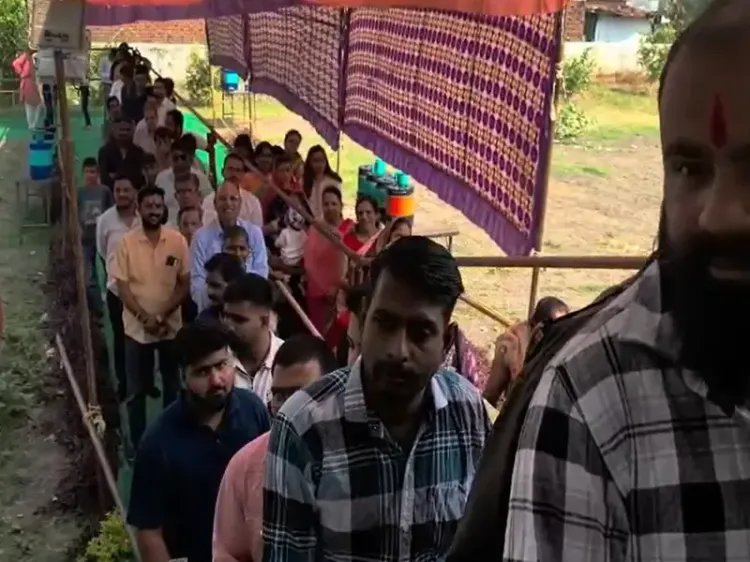 क्या धनतेरस पर मंदसौर के कुबेर मंदिर में भक्तों की लंबी कतार देखी गई?