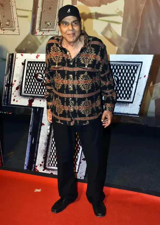 क्या अभिनेता धर्मेंद्र के निधन पर खड़गे-राहुल सहित कई विपक्षी नेताओं ने दुख जताया?