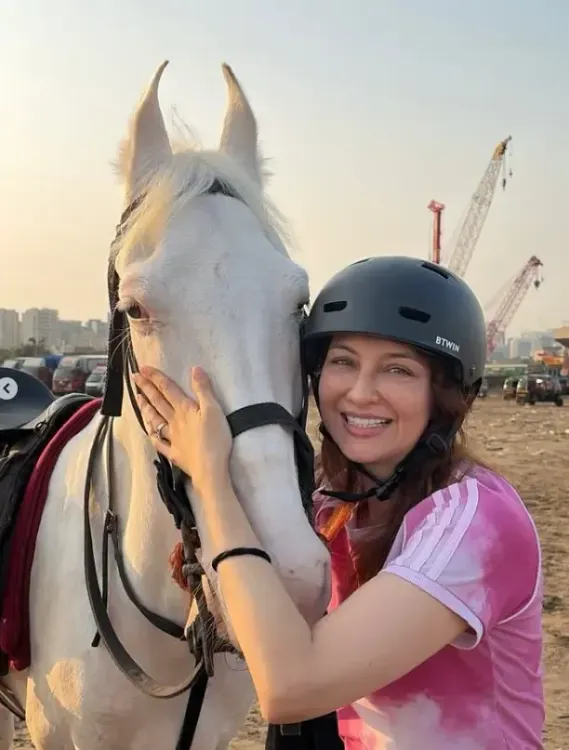 सौम्या टंडन ने 'धुरंधर' की सफलता के बाद घुड़सवारी की ट्रेनिंग शुरू की, 'बादशाह' के साथ सफर