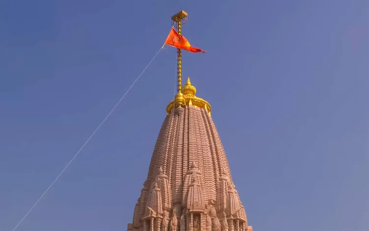 क्या ध्वजारोहण के क्षणों ने भक्तिमय बना दिया अयोध्या, चारों दिशाओं में गूंजा 'जय श्रीराम'?