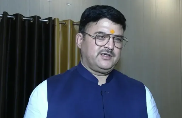 क्या ध्वजारोहण के लिए अयोध्या सज-धज कर तैयार है? मेयर गिरीशपति त्रिपाठी ने दी कार्यक्रम की जानकारी