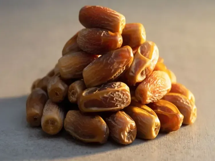 क्या छुहारा दिल और दिमाग के लिए फायदेमंद है? जानें रात में इसके सेवन के लाभ