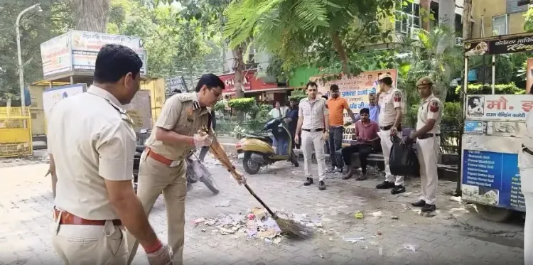 गांधी जयंती पर आनंद विहार मार्केट में स्वच्छता अभियान, DCP मीणा बोले— साल भर चलेगी मुहिम