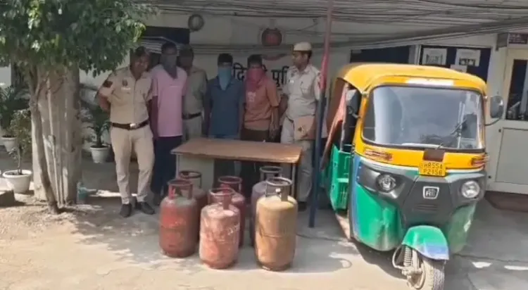 दिल्ली में गैस सिलेंडर चोरी गिरोह का भंडाफोड़: निहाल विहार पुलिस ने 3 गिरफ्तार, 5 मामले सुलझे