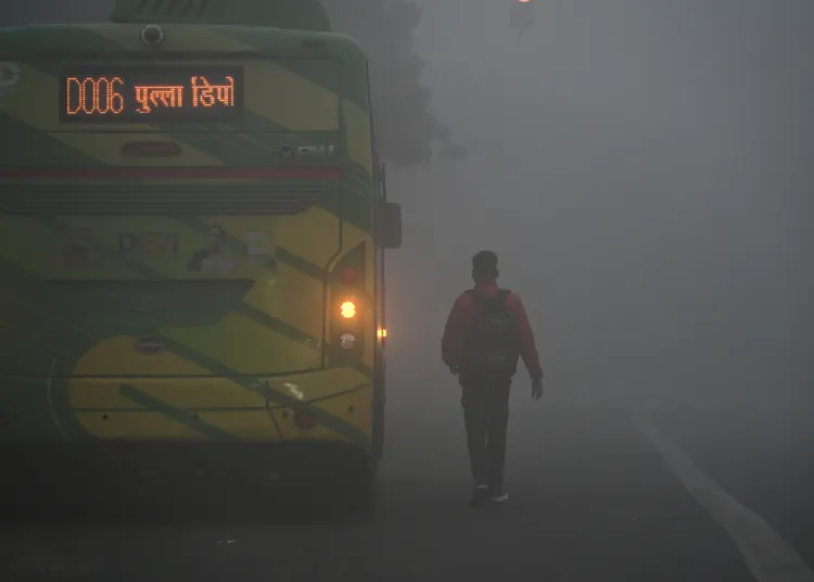 दिल्ली में प्रदूषण के खिलाफ अभियान क्यों तेज हुआ? एक दिन में 28 बसें कैसे जब्त की गईं?