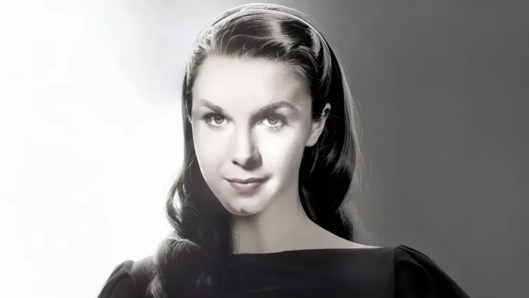 क्या दो दशक और दो मौतें अमेरिकी मनोरंजन जगत की दबे हुए तनाव को उजागर करती हैं?