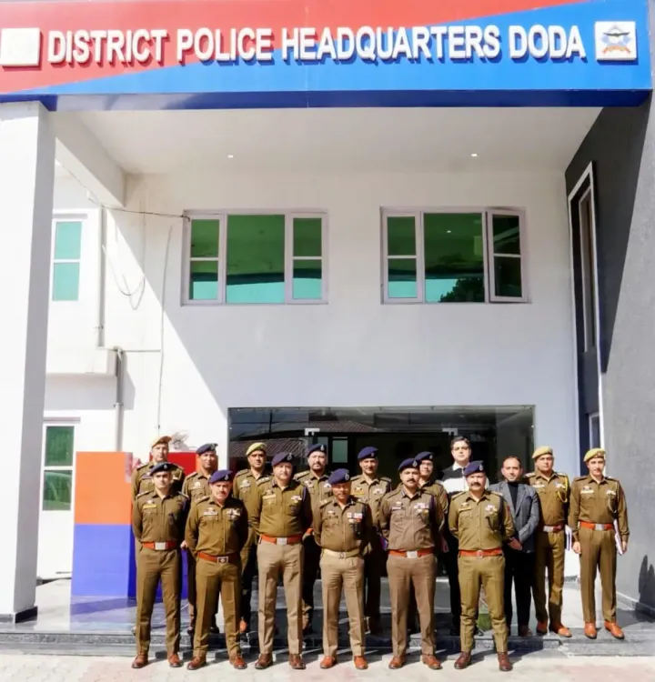 डोडा में पुलिस मीटिंग: ड्रग और गोवंश तस्करी पर कार्रवाई, सुरक्षा बढ़ाने के निर्देश