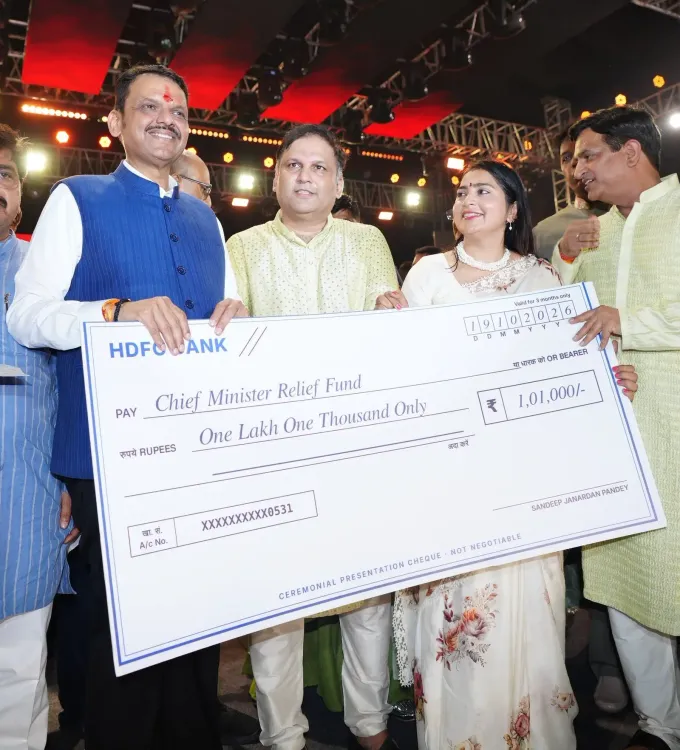 Donor hands CM Fadnavis ₹1,01,000 cheque for drought farmers