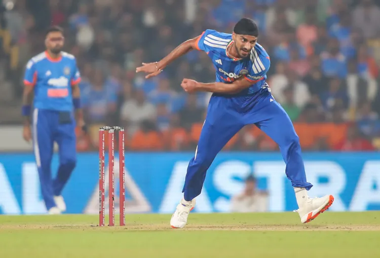 क्या अर्शदीप ने 53 रन लुटा दिए? सेंटनर और रचिन की शानदार पारी से न्यूजीलैंड ने बनाए 208 रन