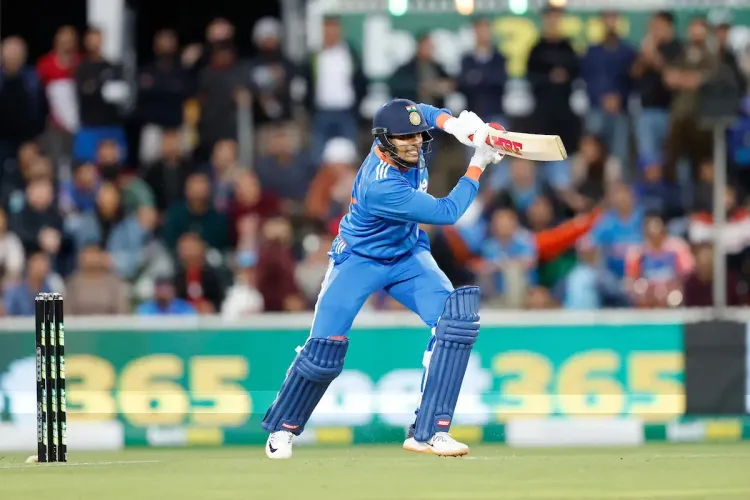 क्या भारतीय बल्लेबाजों ने किया 'फ्लॉप शो' ? ऑस्ट्रेलिया को महज 126 रन का लक्ष्य