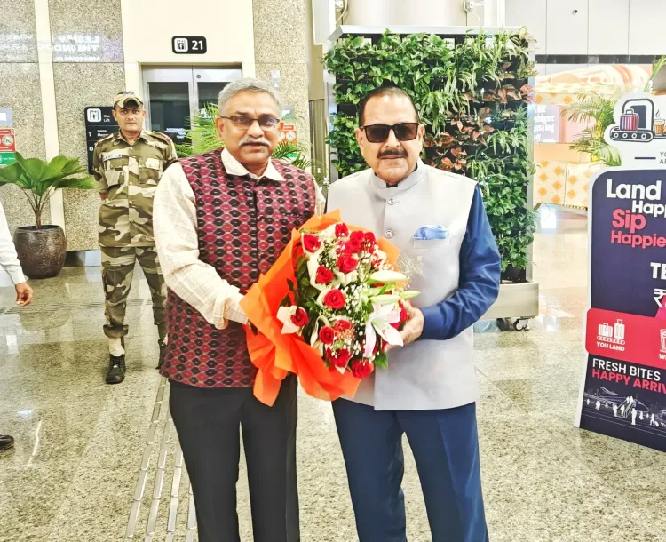 Dr. Jitendra Singh arrives in Lucknow with science delegation