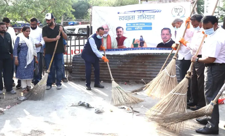 Dr. Jitendra Singh joins Swachh Bharat drive in Chandigarh