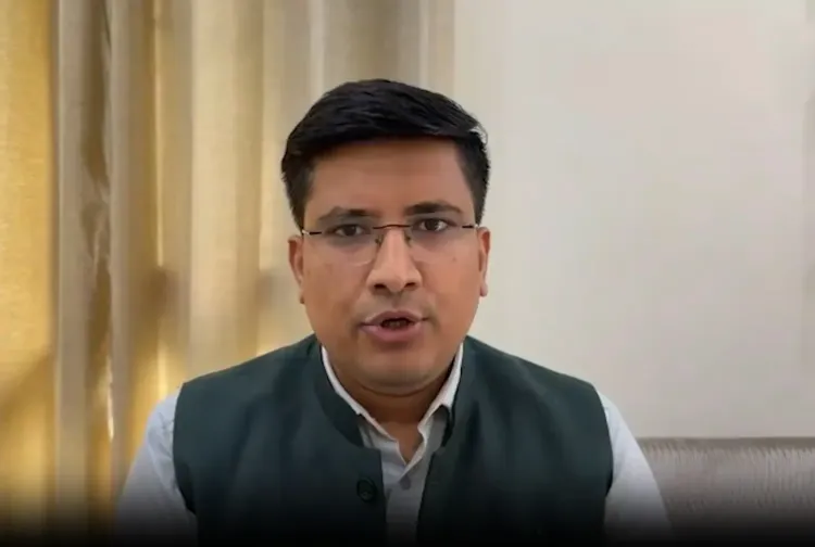 डूसू चुनाव में फर्जी वोटिंग: भाजपा ने राहुल गांधी से माँगी माफी, एनएसयूआई कार्यकर्ता पकड़ी गई