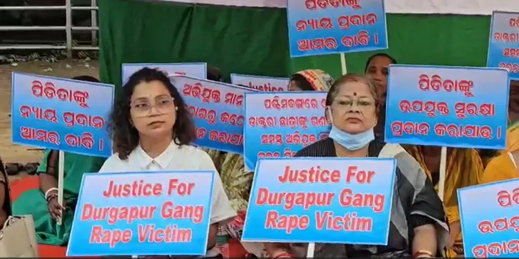 दुर्गापुर में सामूहिक दुष्कर्म? नारी न्याय वाहिनी का विरोध प्रदर्शन और दोषियों के खिलाफ कार्रवाई की मांग