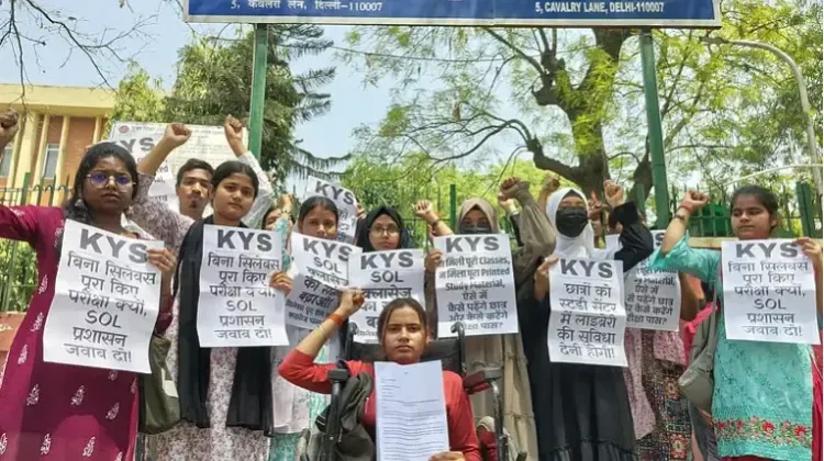 Krantikari Yuva Sangathan Highlights Students' Struggles at DU's Distance Learning Program