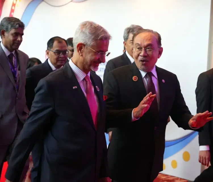 Did EAM Jaishankar Convey PM Modi's Wishes to Malaysian Leader Ibrahim for ASEAN Summit?