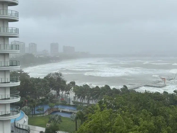 Has East China's Zhejiang Province Raised Its Emergency Response Level for Typhoon Danas?