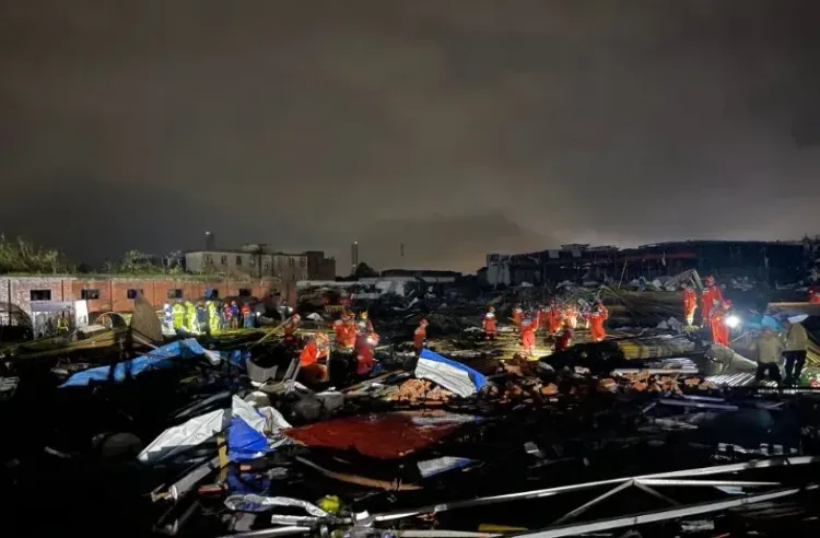 Eight dead in Hubei storms; 33 buried in Gansu landslide