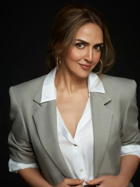 Esha Deol names Dharmendra 'a perfect husband' at Pratap trailer launch