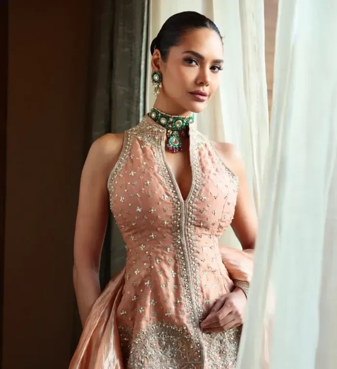 Esha Gupta Sends Heartfelt Birthday Wishes to Yo Yo Honey Singh