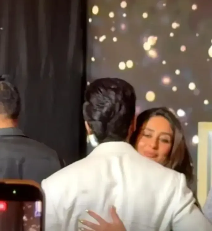 Kareena Kapoor & Shahid Kapoor hug at IIFA 2026 press conference