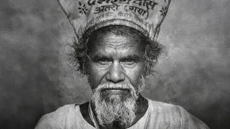 क्या फल्गुनी और दशरथ की कहानी हमें हिम्मत नहीं देती?