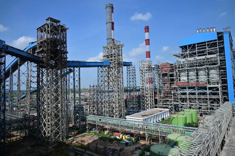 Yadadri power plant displaced families protest in Nalgonda, demand jobs