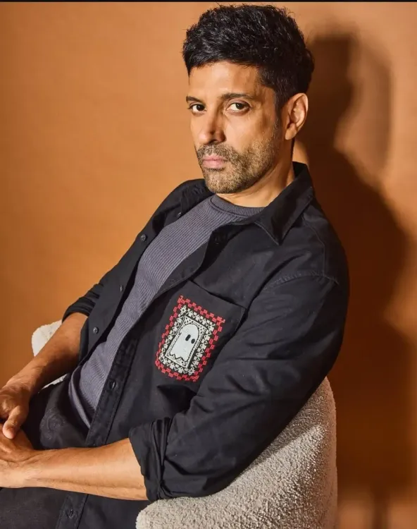 Did Farhan Akhtar, Zoya Akhtar, and Kajol Visit Dharmendra’s House to Offer Condolences?