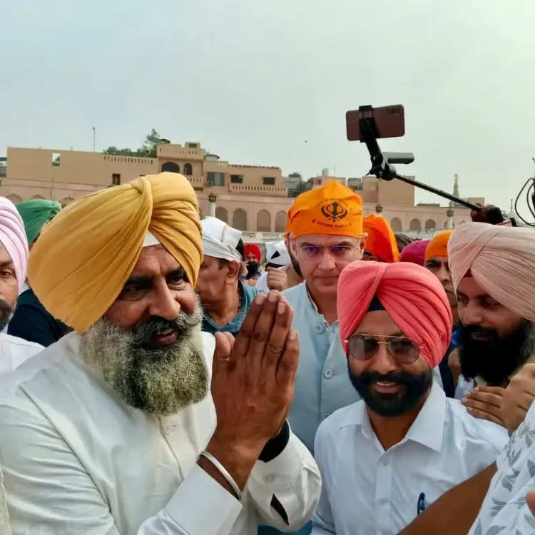Punjab farmers struggle at paddy mandis, Congress slams AAP govt