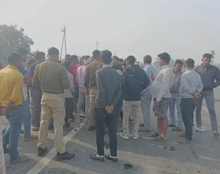 क्या फर्रुखाबाद में कार की टक्कर से बाइक सवार की मौत हुई?