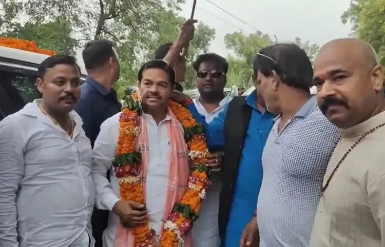 क्या केंद्रीय राज्य मंत्री बीएल वर्मा ने वरिष्ठजनों एवं दिव्यांगों को 6966 उपकरण वितरित किए?